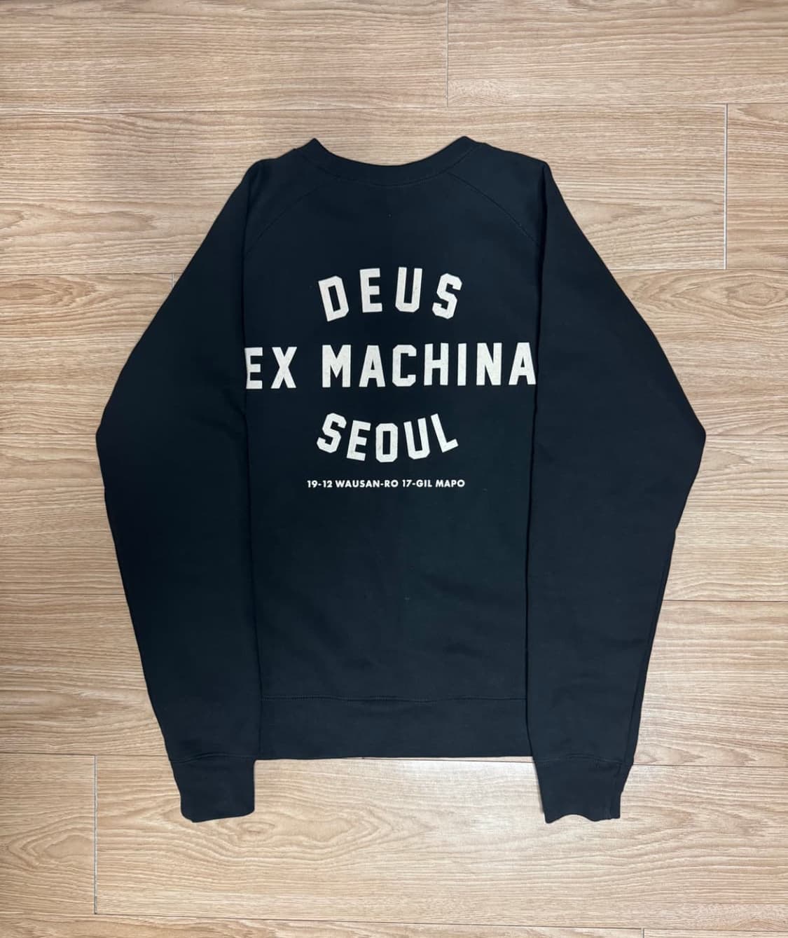 데우스 엑스 마카나 서울 맨투맨 상품이미지2