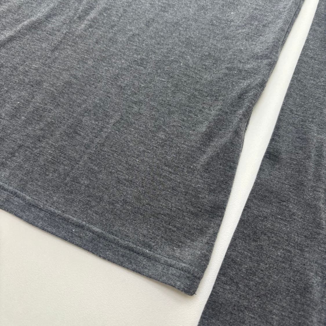 블랙업 회색 목폴라 티셔츠 상품이미지3