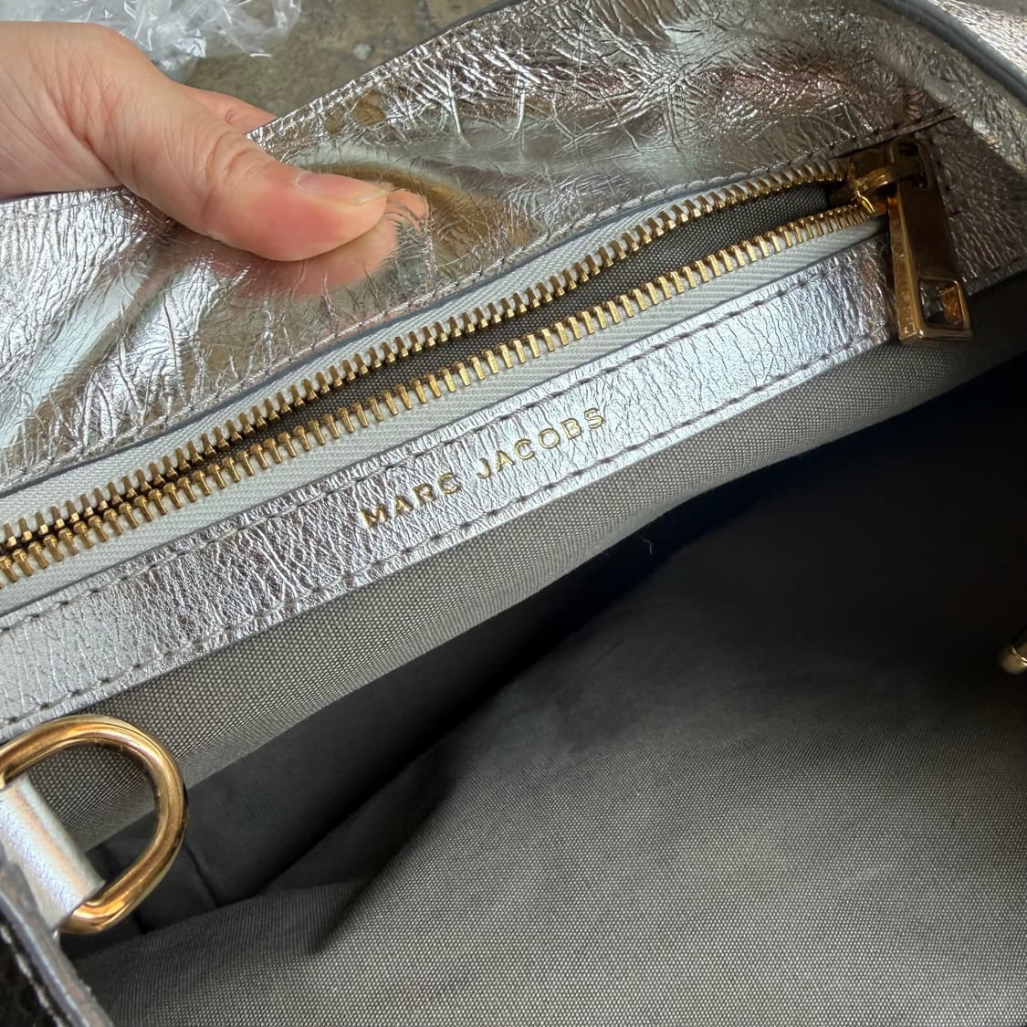 마크제이콥스 실버 링핸들 토트백 상품이미지8