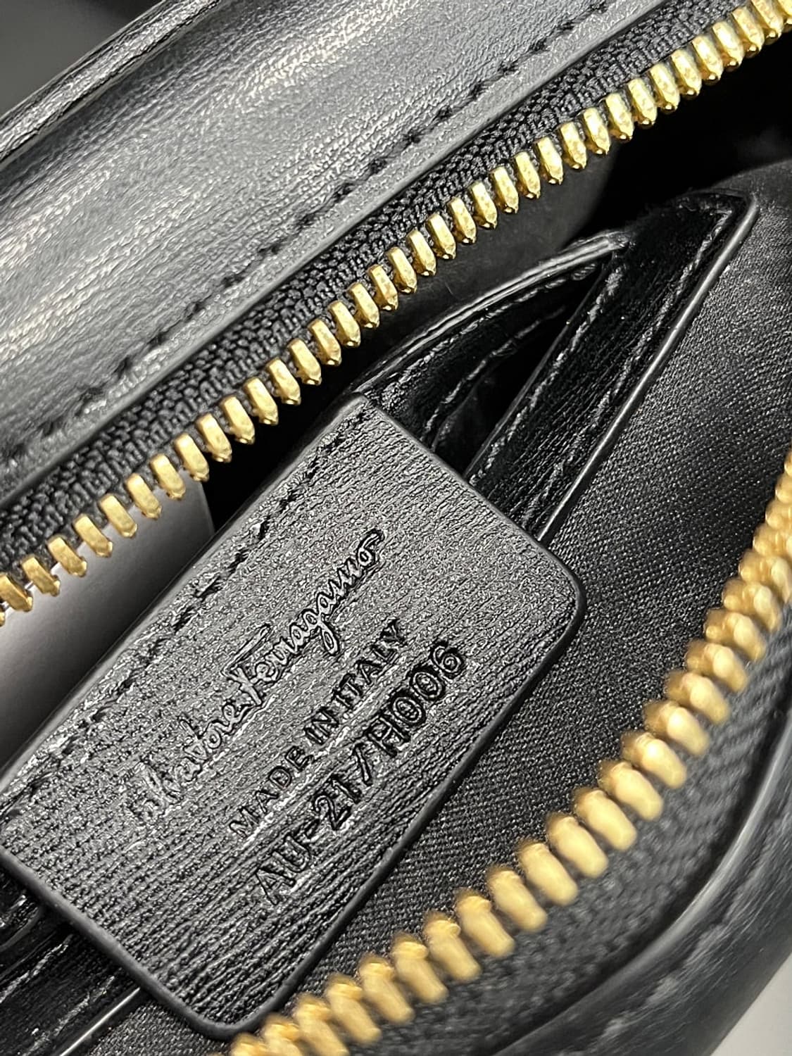 페레가모 금장 간치니 미니 크로스백  상품이미지8