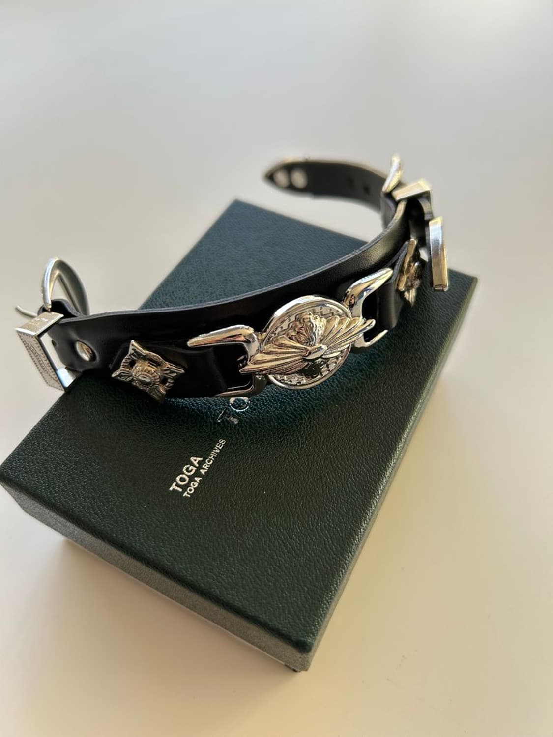 DOUBLE BUCKLE CONCHO BANGLE 더블 버클 콘초 뱅글 상품이미지3