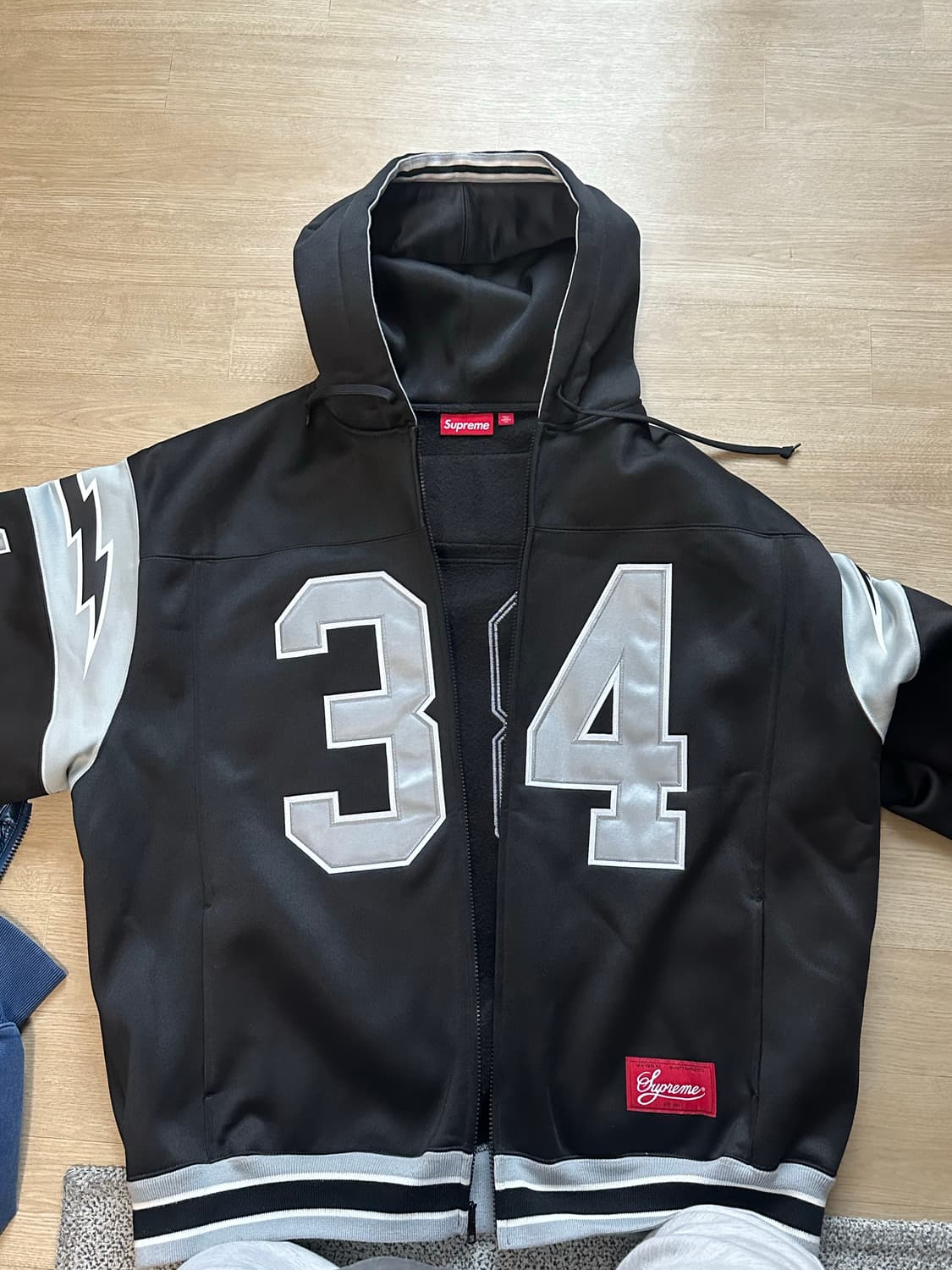 슈프림 풋볼 집업 후드 스웨트셔츠 블랙 - 24SS 상품이미지1