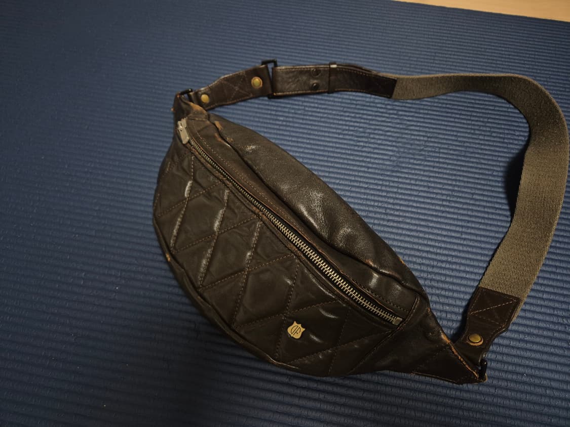 디아프바인 말가죽 힙색 상품이미지1