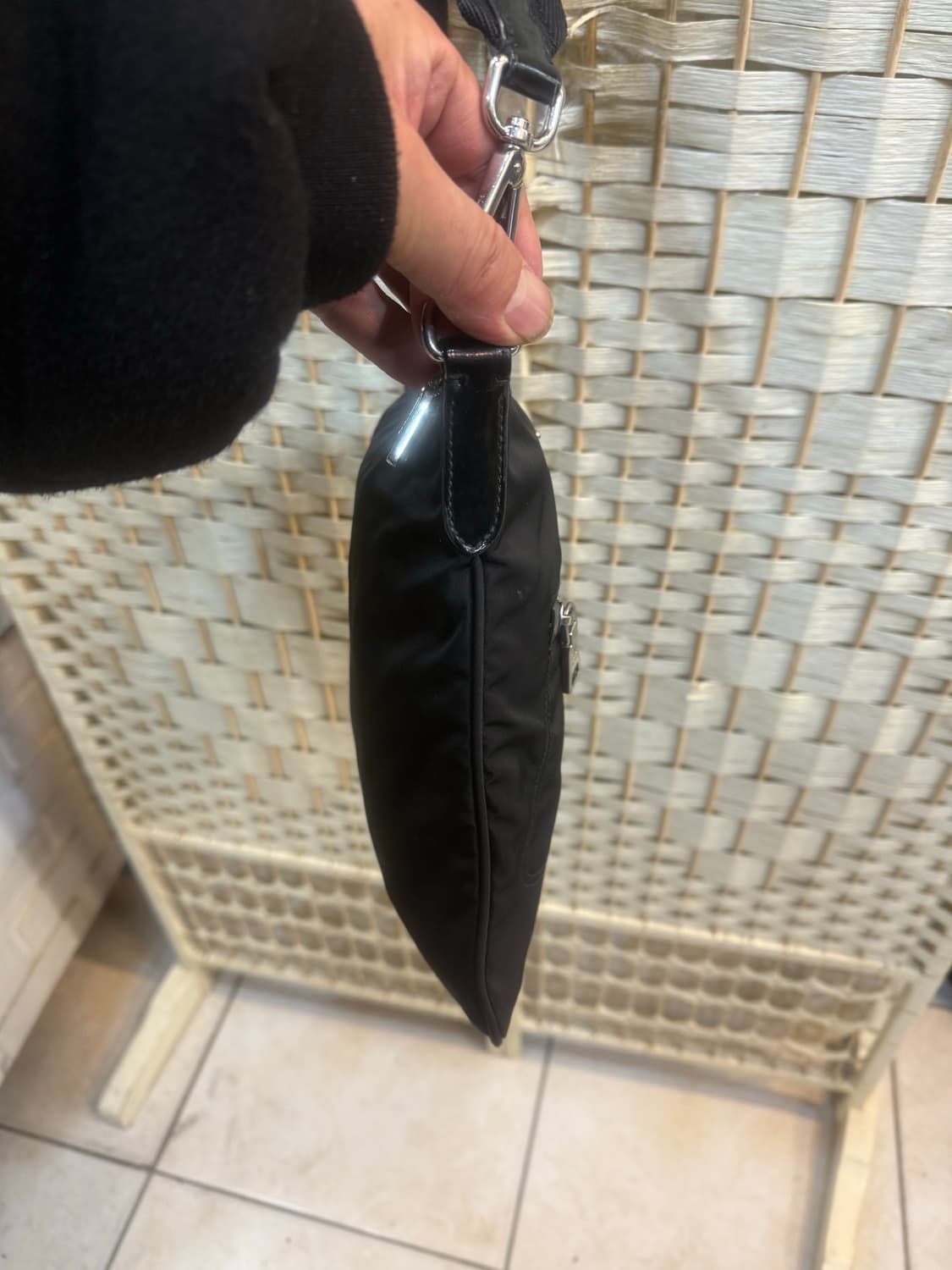 정품 프라다 나일론 크로스백 팝니다 상품이미지5