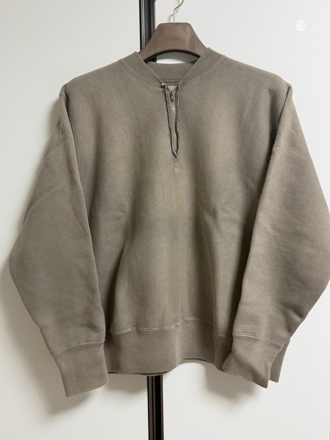 아프레쎄 하프집 스웻 상품이미지1