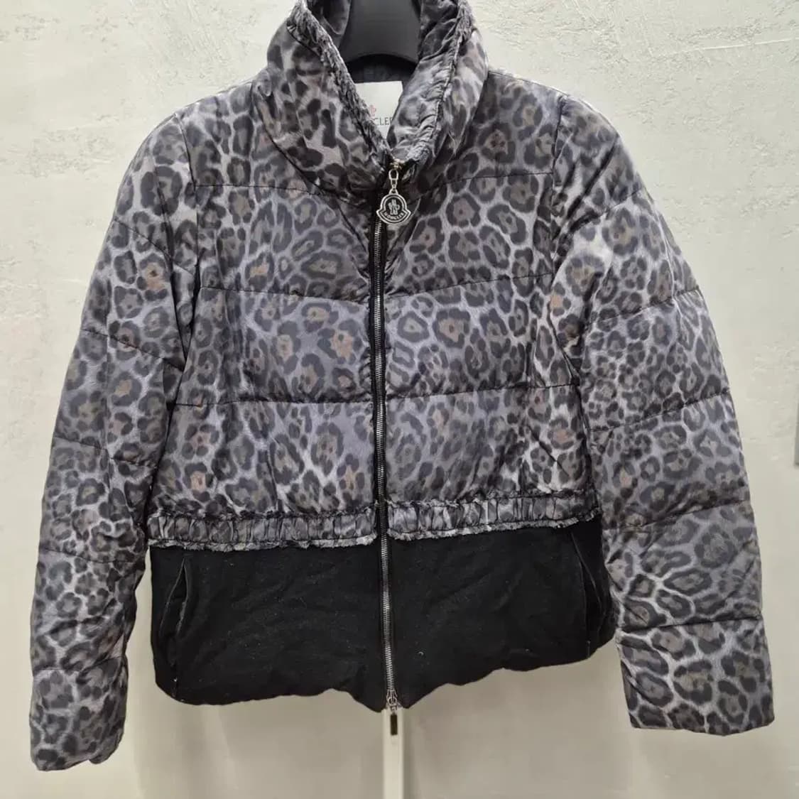 Moncler 몽클레어 아르장티 레오파드 다운 자켓 2 상품이미지2