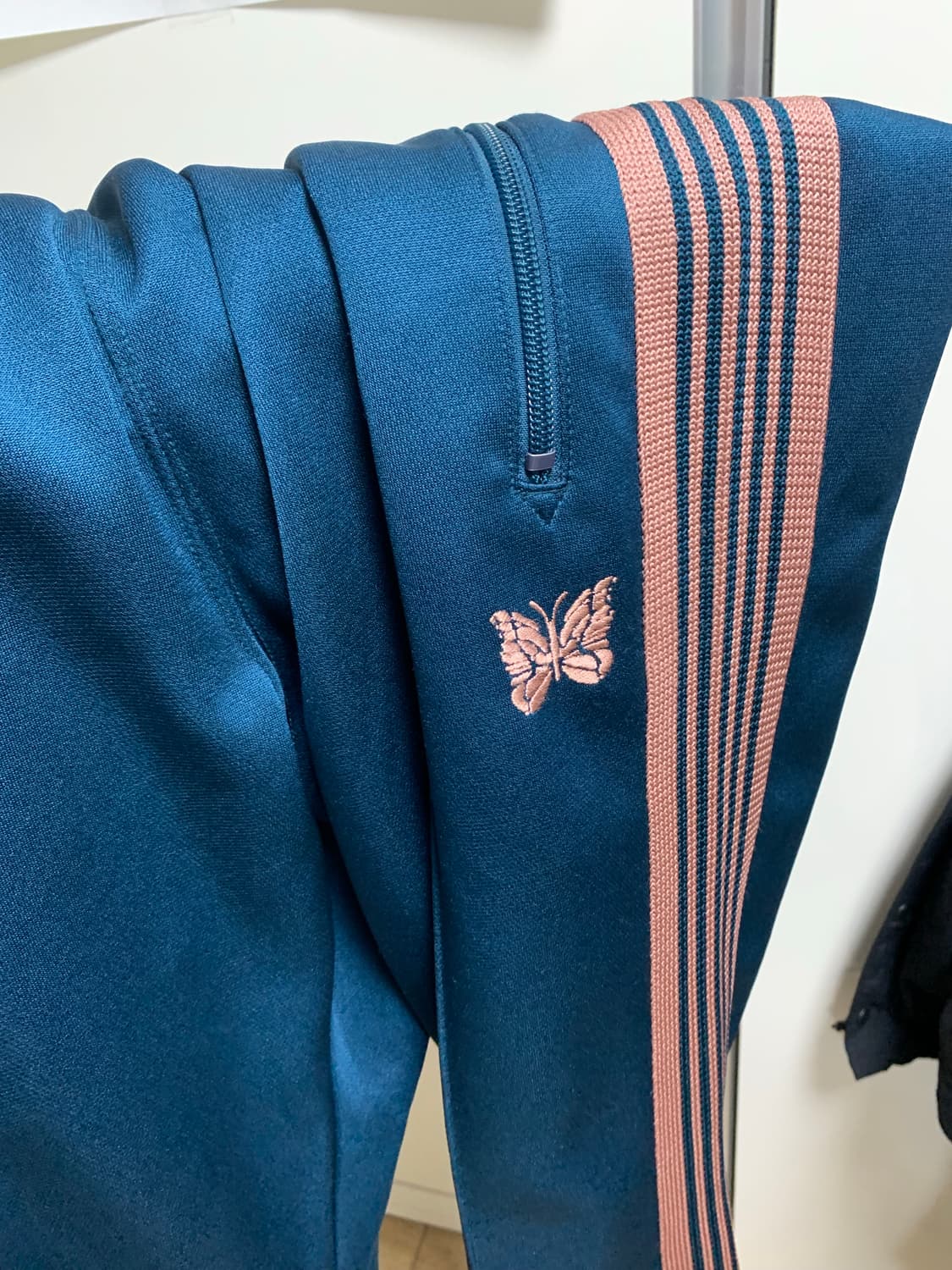 니들스 내로우 트랙팬츠 폴리 스무스 틸그린 s 상품이미지1