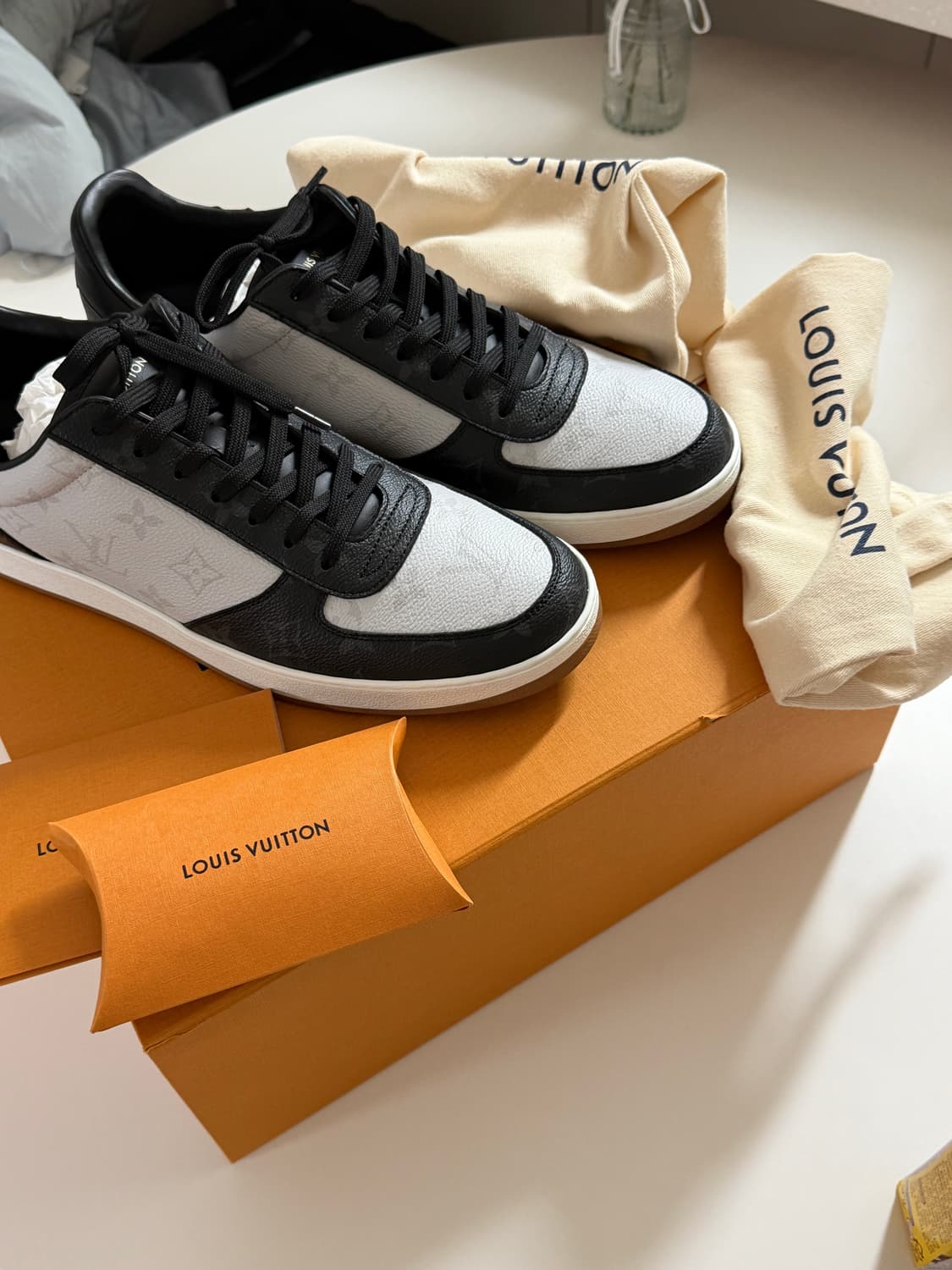 모노그램  캔버스 리볼리 스니커즈 상품이미지1