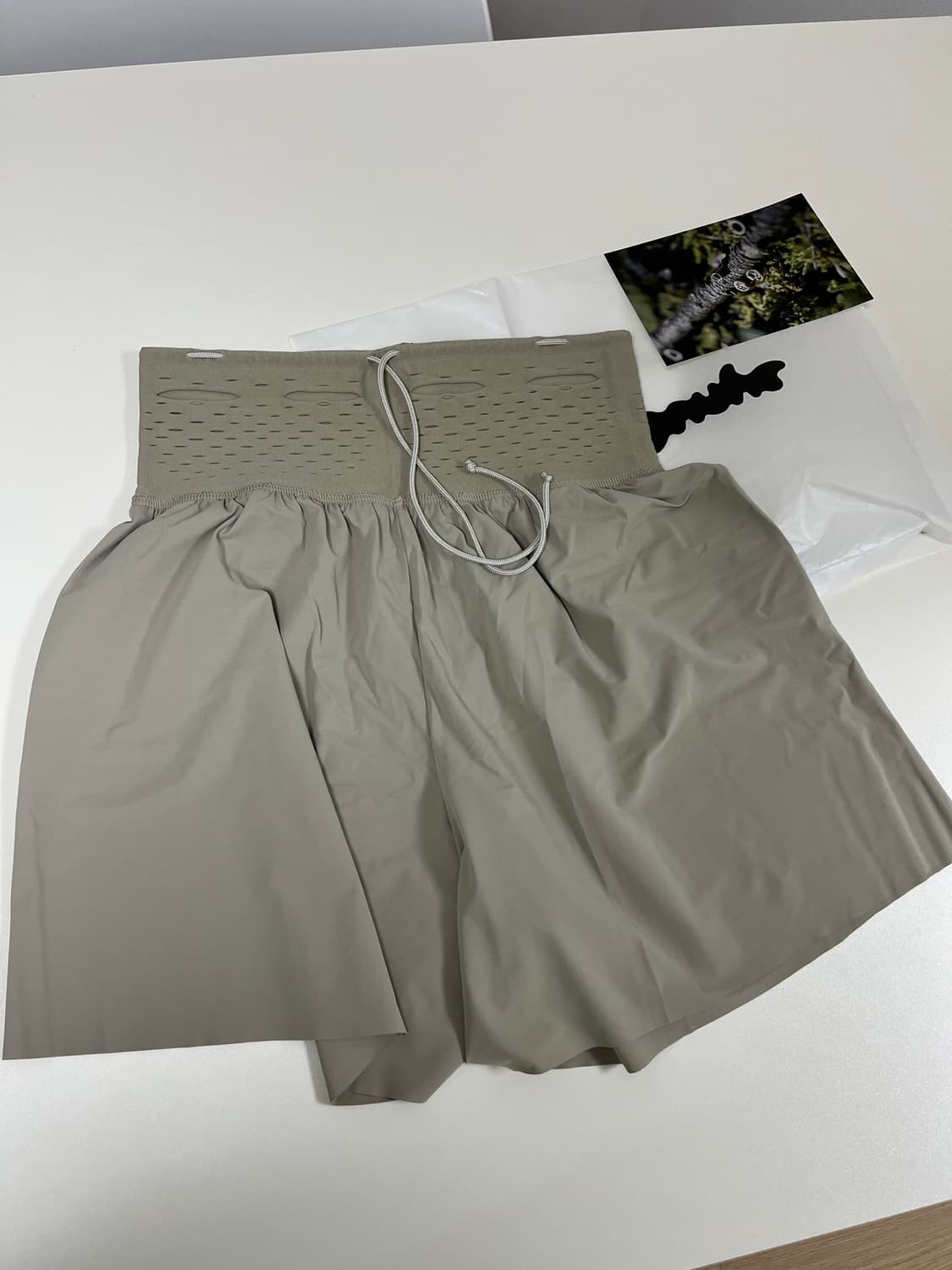 누어(gnuhr) plaza taupe 색상 숏츠 3-4 사이즈 판매합니 상품이미지1