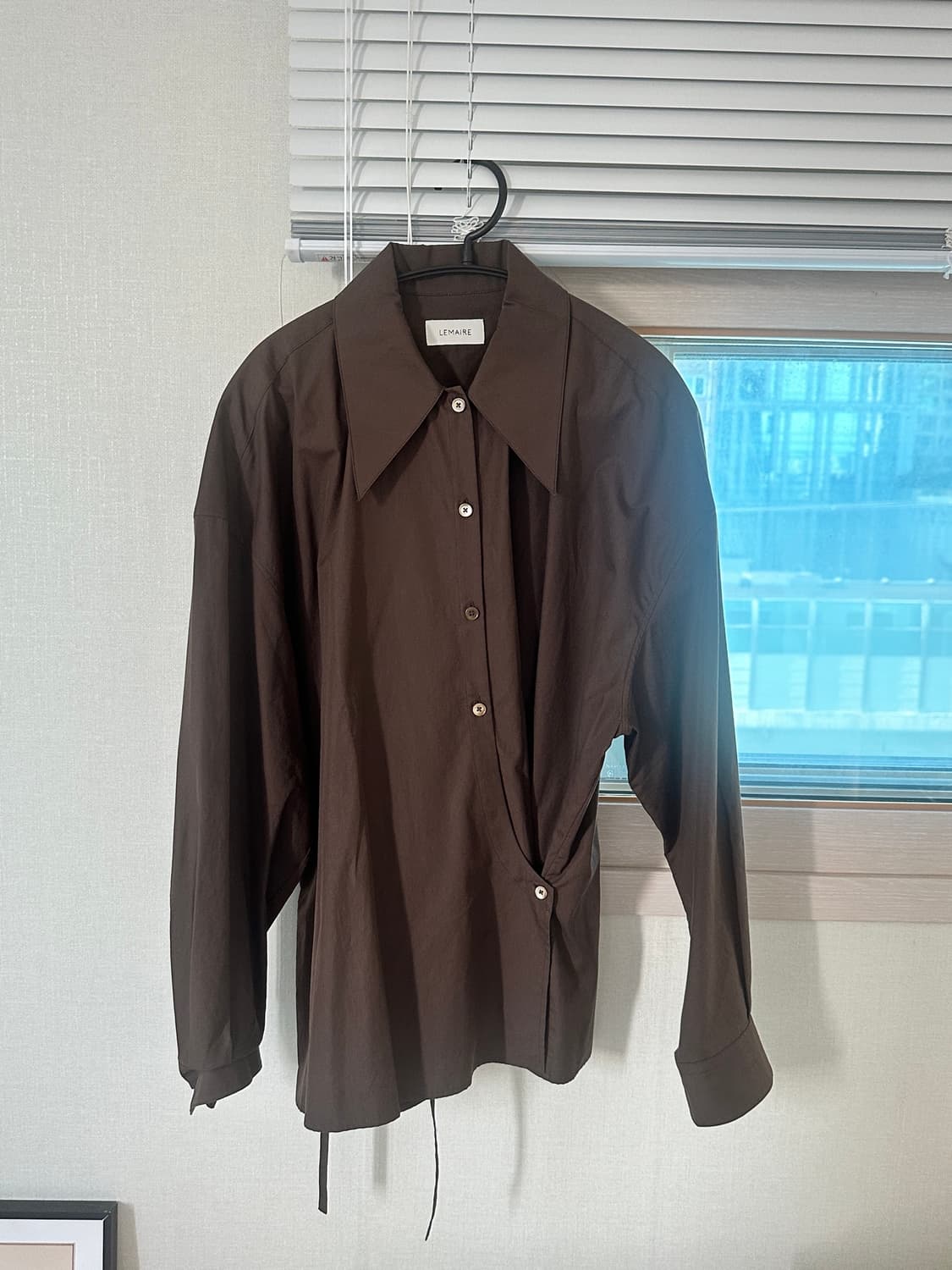 르메르 트위스트 셔츠 상품이미지1
