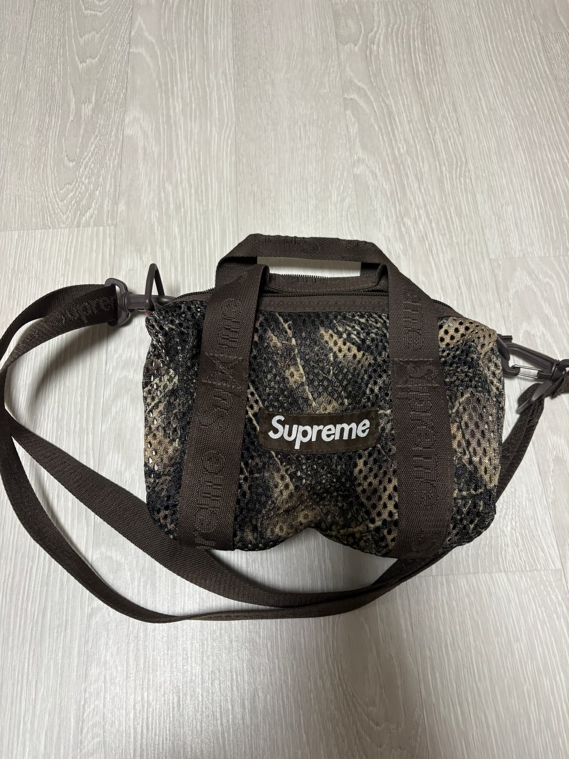 슈프림 메쉬 미니 더플백 카모 상품이미지2