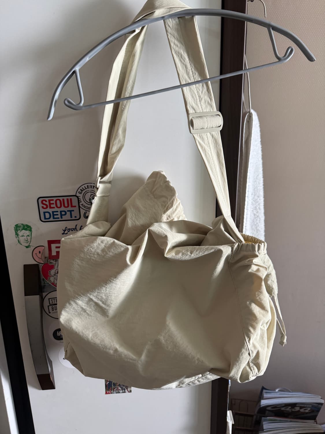 유니클로 숄더백 크림  상품이미지1