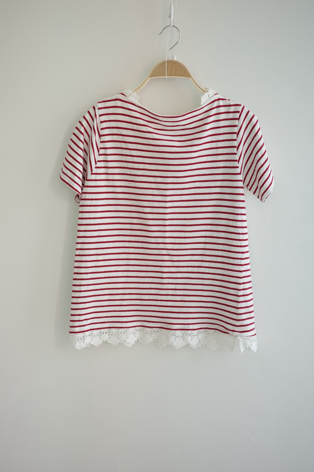 CINEMA CLUB 
• 레드 스트라이프 레이스 티셔츠 상품이미지4