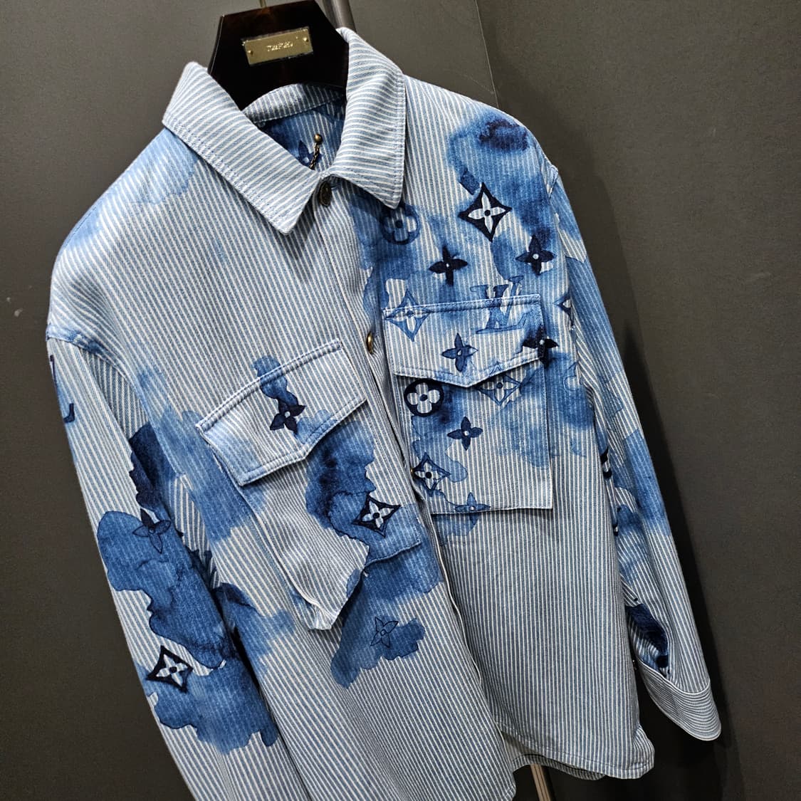 루이비통 워터컬러 모노그램 한정 데님 금장 자켓 상품이미지3