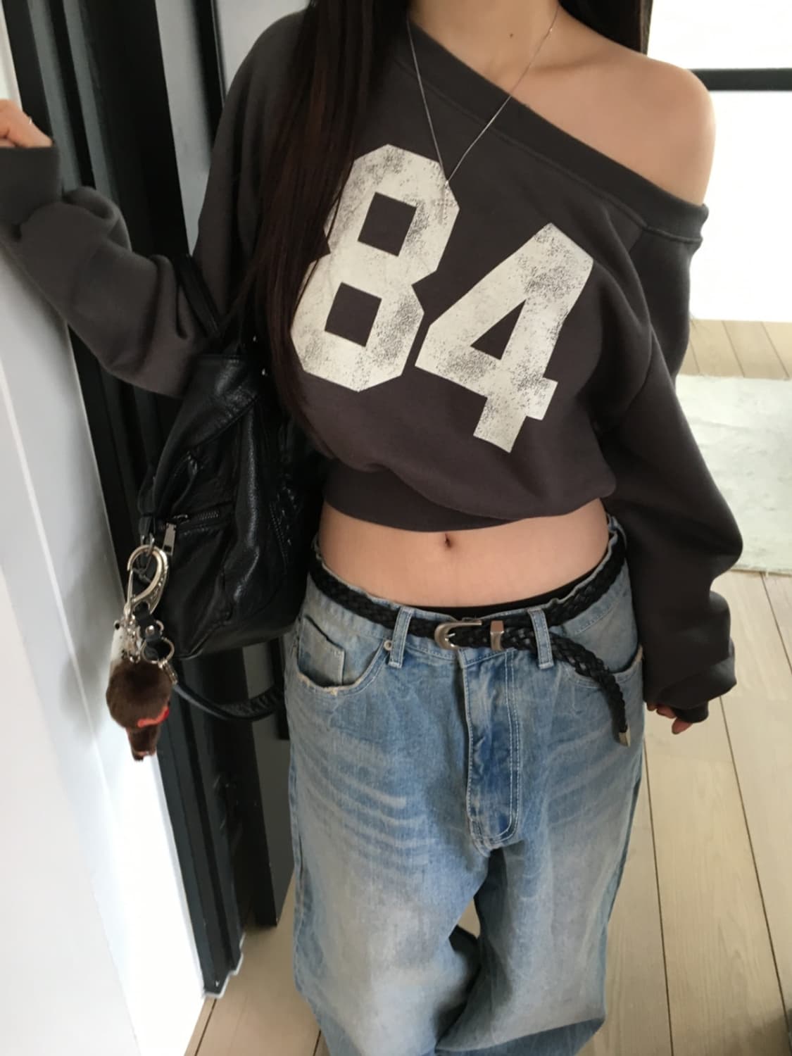 원숄더 크롭 맨투맨 상품이미지2