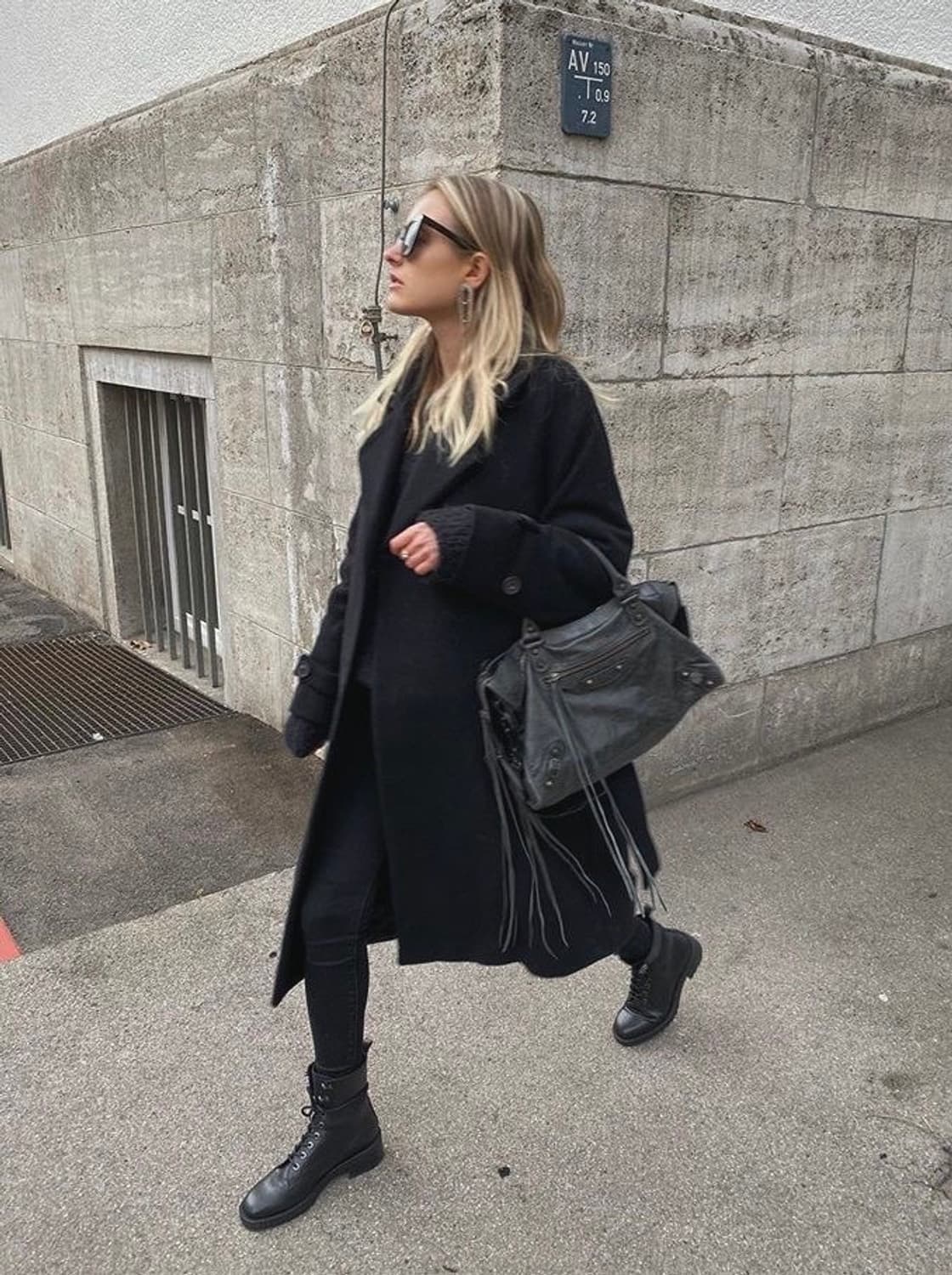 발렌시아가 클래식 시티백 미듐 판매합니다. 상품이미지10