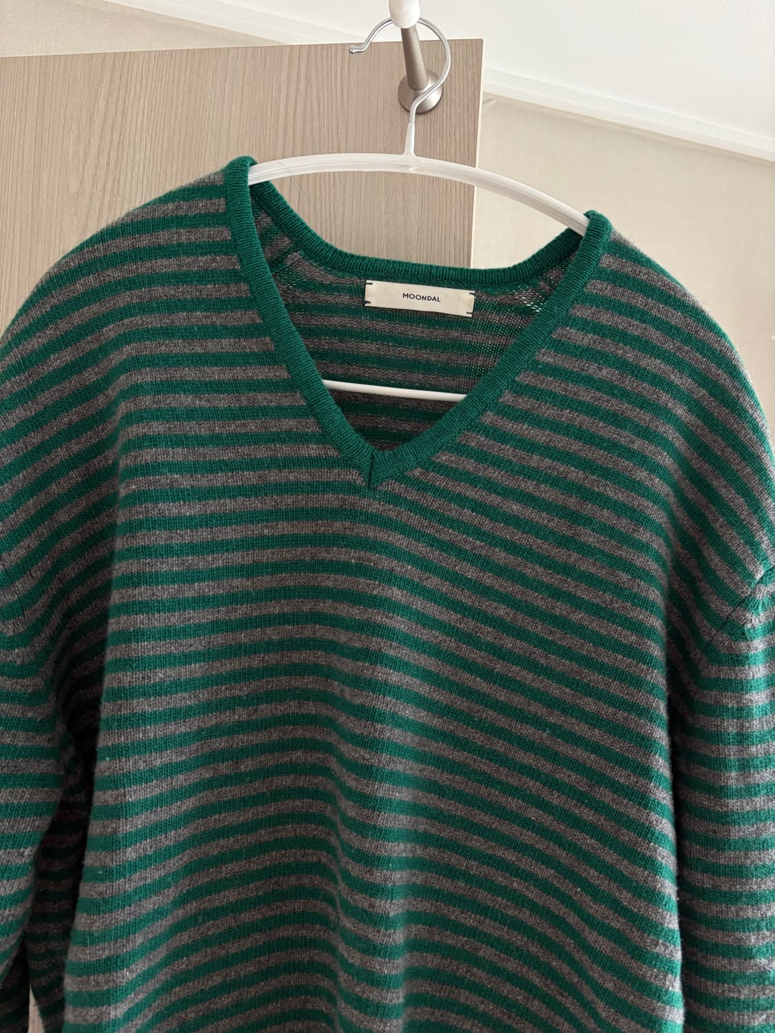 문달 (MOONDAL) 스트라이프 리스카 니트 판매합니다 상품이미지3