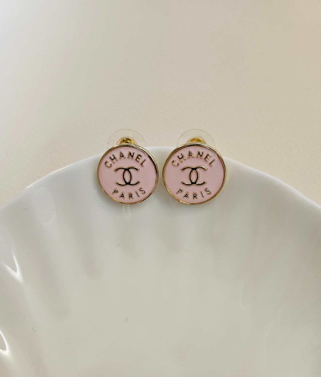 샤넬 단추 CC로고 연핑크 귀걸이 업사이클링 상품이미지1