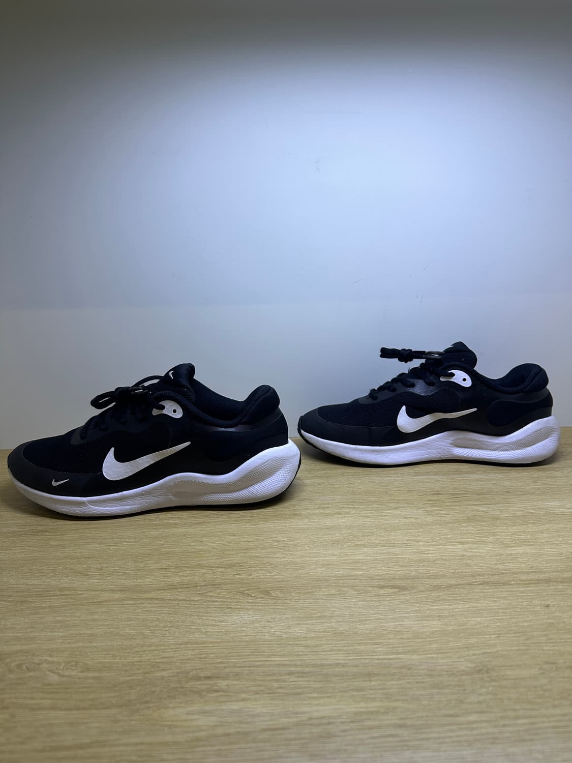 나이키 우먼스 레볼루션7 러닝화 250 상품이미지3