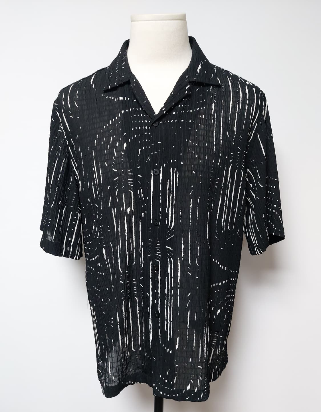 자라(ZARA) 남성용 프린트 반팔 셔츠(L)

 상품이미지1