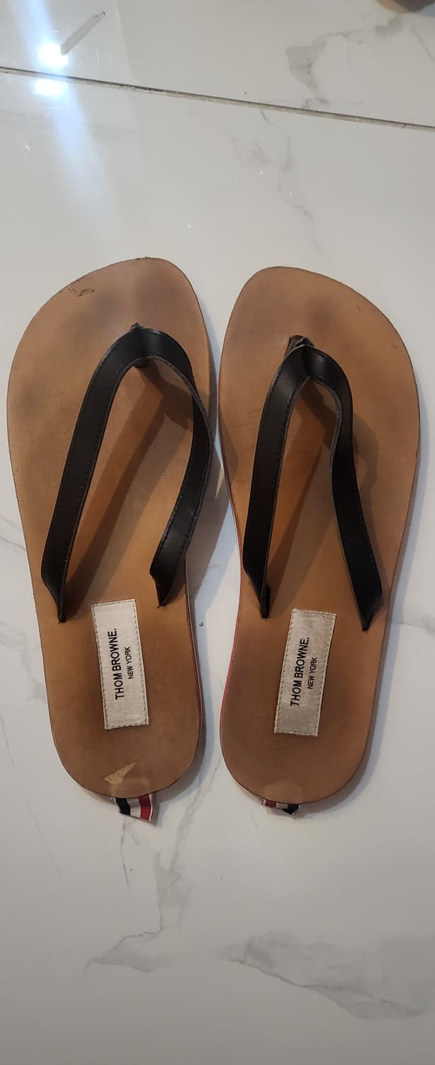 톰 브라운 스리퍼 275 상품이미지1