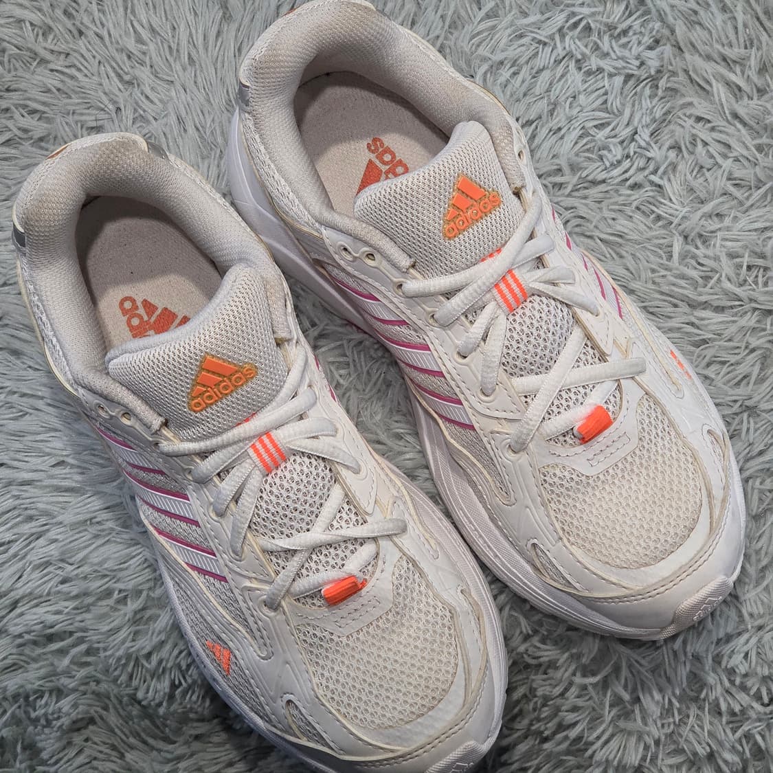 6q-27:아디다스 쿠션 러닝화 화이트-핑크 (240)-상태굿 상품이미지5