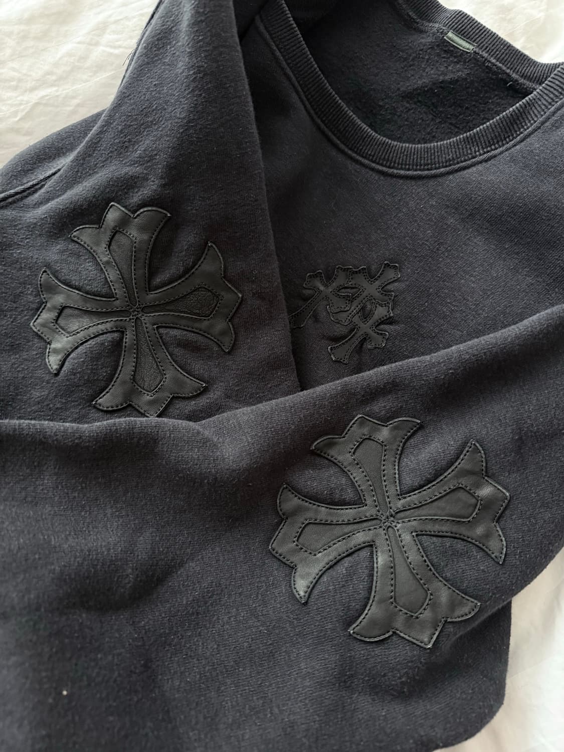 [유일매물] 크롬하츠 크로스 3 ch 레더패치 크루넥 상품이미지1