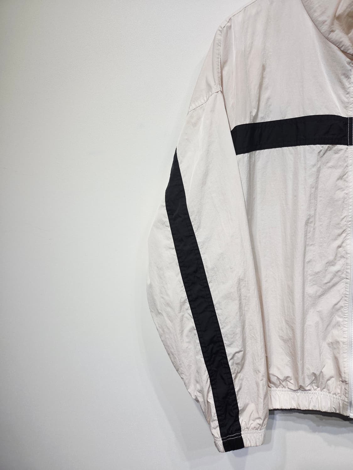 OVERWHELM (압도) 나일론 배색 바람막이 자켓 상품이미지3