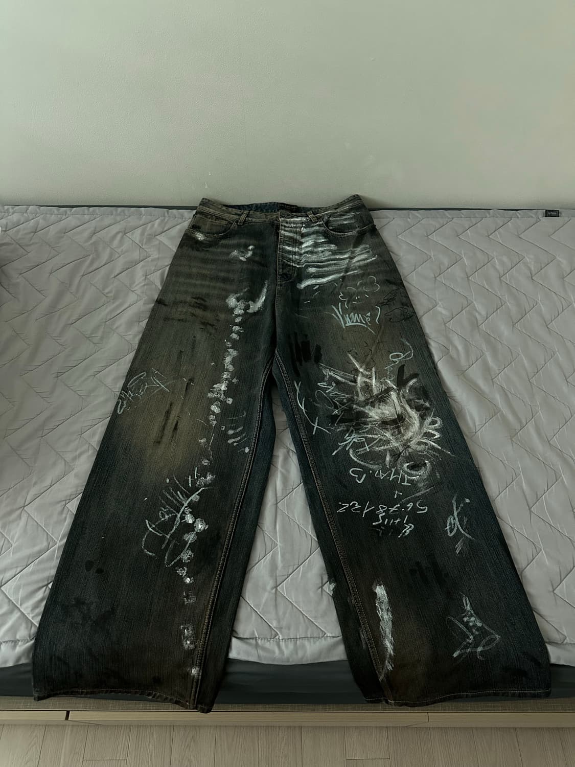 발렌시아가 그래피티 데님 팬츠 상품이미지2