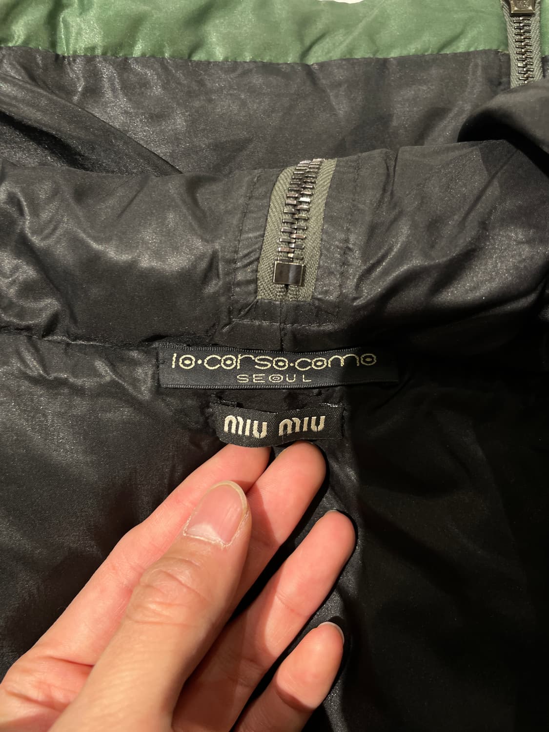 미우미우 꼬르소꼬모 그린 앤 블랙 리버시블 투 웨이 덕 다운 자켓 상품이미지9