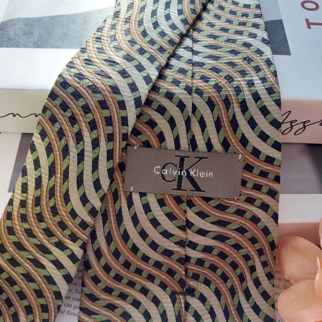 캘빈클라인 실크 웨이브 패턴 넥타이 9.6cm A+등급  K1367
 상품이미지7