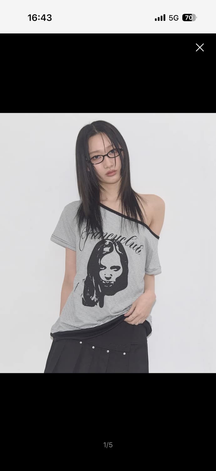팬시클럽 미스틱 원 숄더 티 (BLACK) 상품이미지1