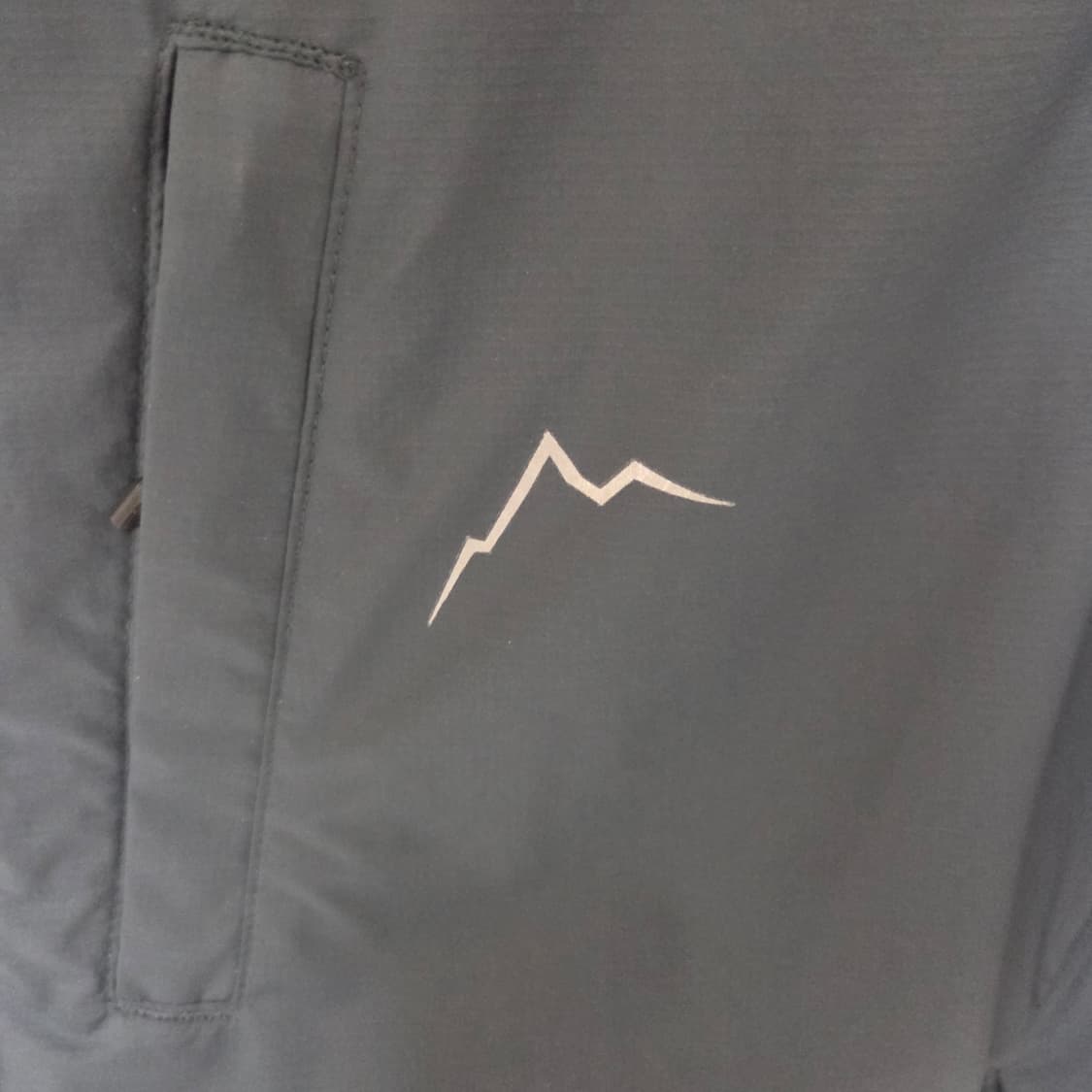 cayl 바람막이 light EQ jacket 팝니다 상품이미지3