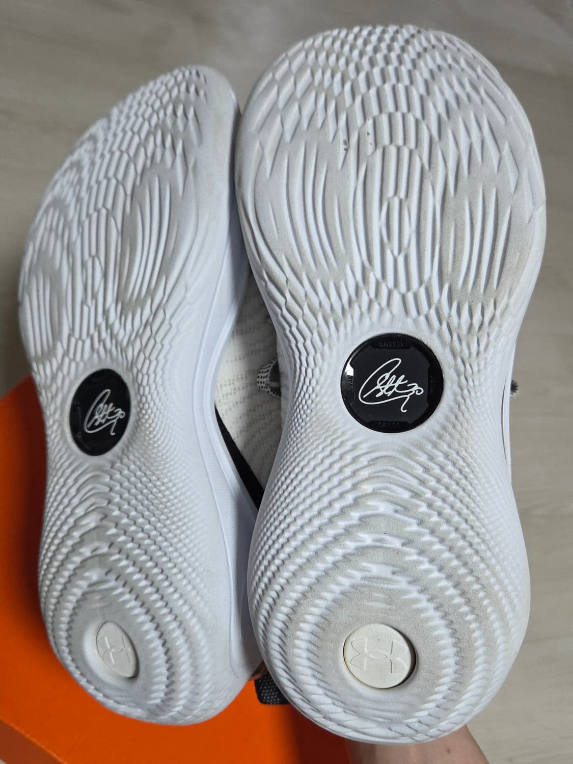 언더아머 커리12 플로우 상품이미지8