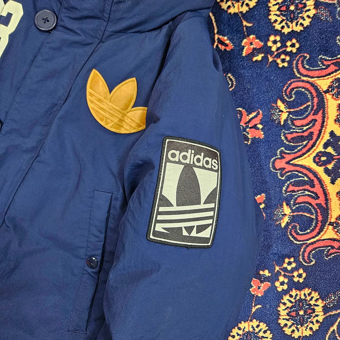 아디다스(Adidas) 오리지널 불꽃 패치 덕다운 패딩 상품이미지3
