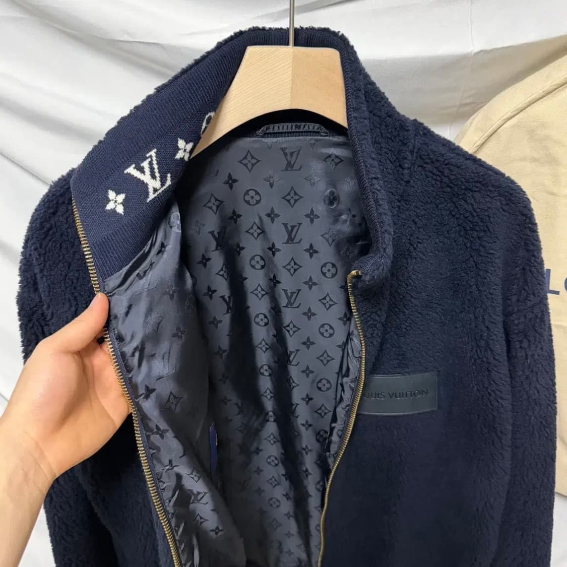 [S+급/L] 25FW 루이비통 레더패치 플리스 블루종 자켓 상품이미지6