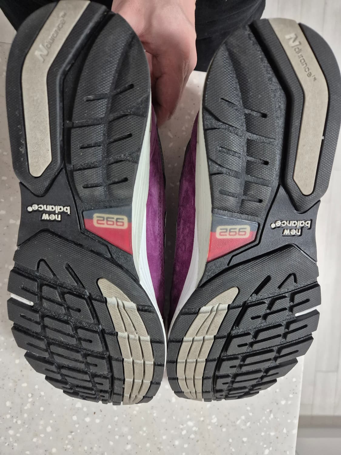 뉴발란스 992 마룬 컬러 (US 7.5 255) 판매 상품이미지3