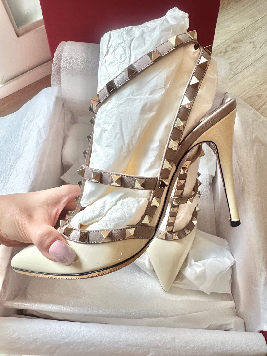 발렌티노 락스터드 힐 파우더핑크 37(240) 상품이미지3