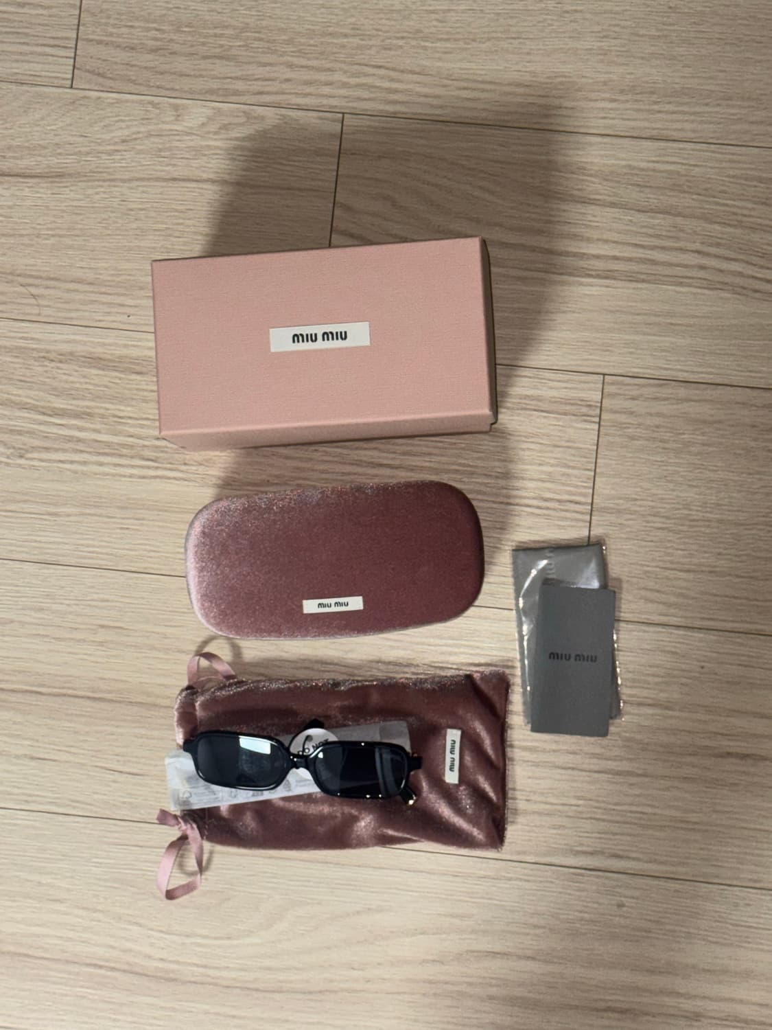 새상품 미우미우 블랙 리가드 직사각형 선글라스 상품이미지6