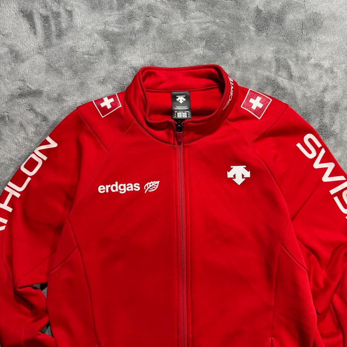 데상트 스위스 트라이애슬론 레드 져지 상품이미지2