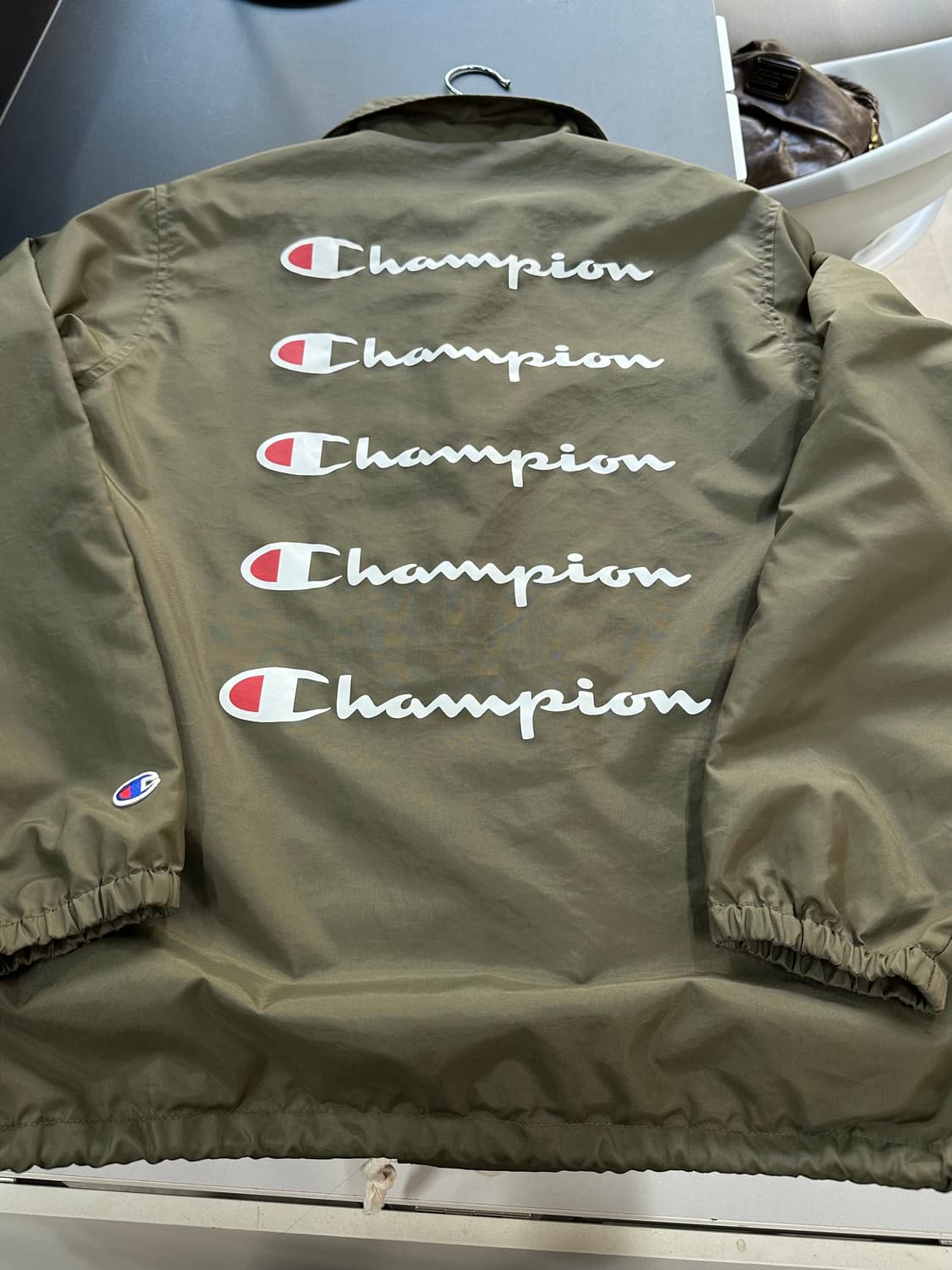 챔피온 백 빅로고 코치자켓 카키 상품이미지5