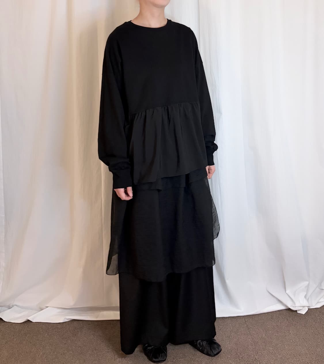 Frill Hem Sweatshirt - Black 상품이미지2