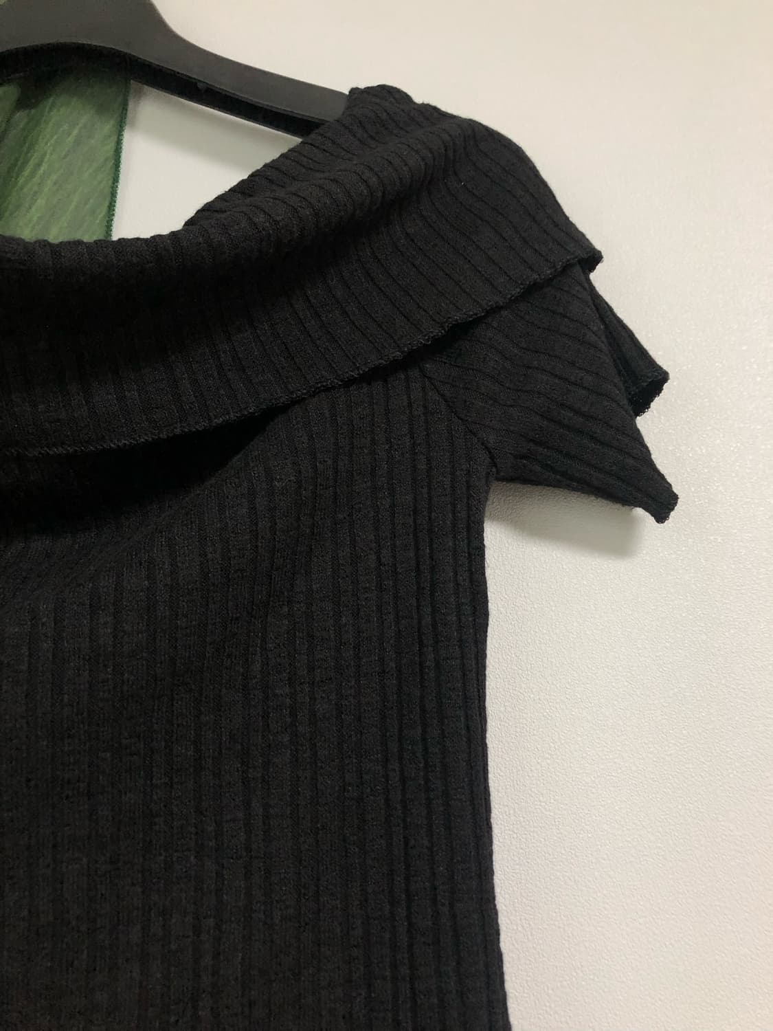 어글리쉐도우 uglyshadow 니트 오프숄더 상품이미지3