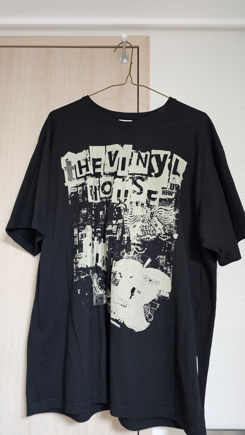M) 더바이닐하우스 뉴스페이퍼 티셔츠 블랙 상품이미지3