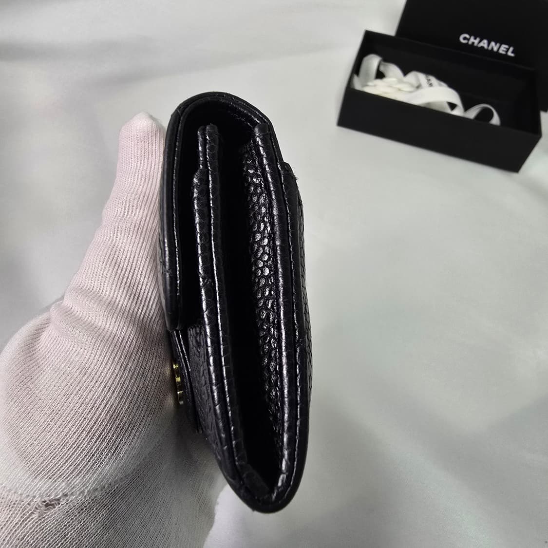 샤넬 클래식 카드지갑 블랙 금장 (AP0214) 상품이미지4