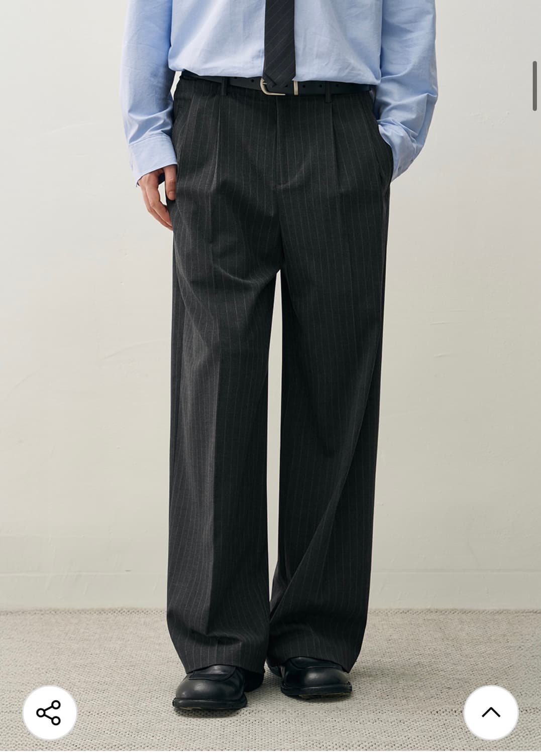 (새상품)(M) 드로우핏 투 턱 와이드 핀 스트라이프 슬랙스 판매 상품이미지5