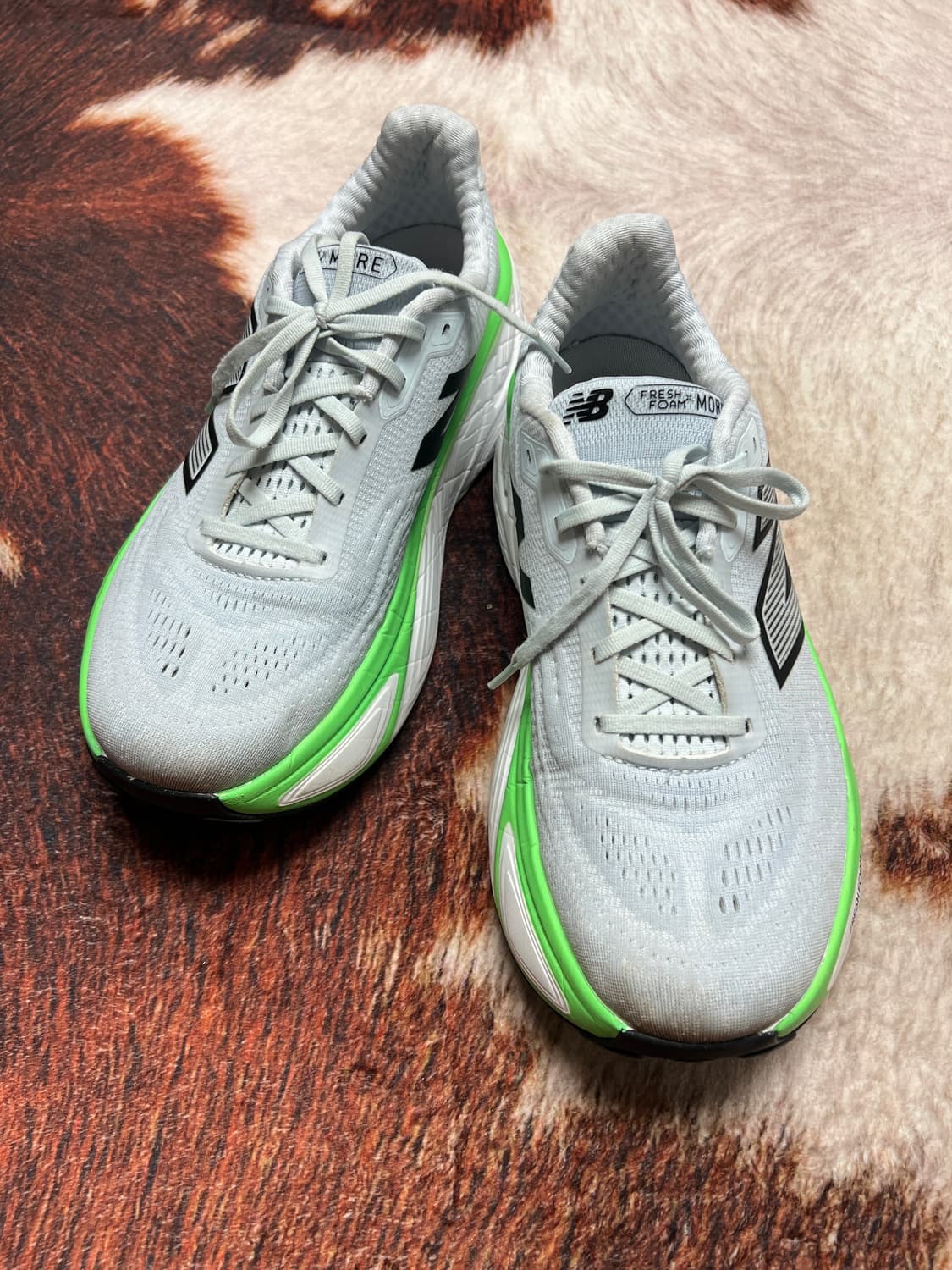 [290MM] 뉴발란스 프레쉬폼 모어 v5 러닝화 상품이미지3