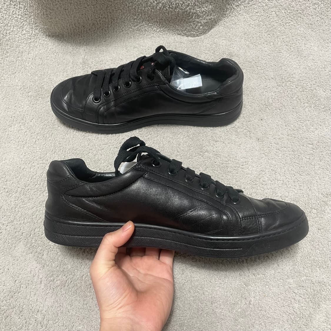 275) 프라다 스포츠 레더 메탈 로고 스니커즈 신발 상품이미지2