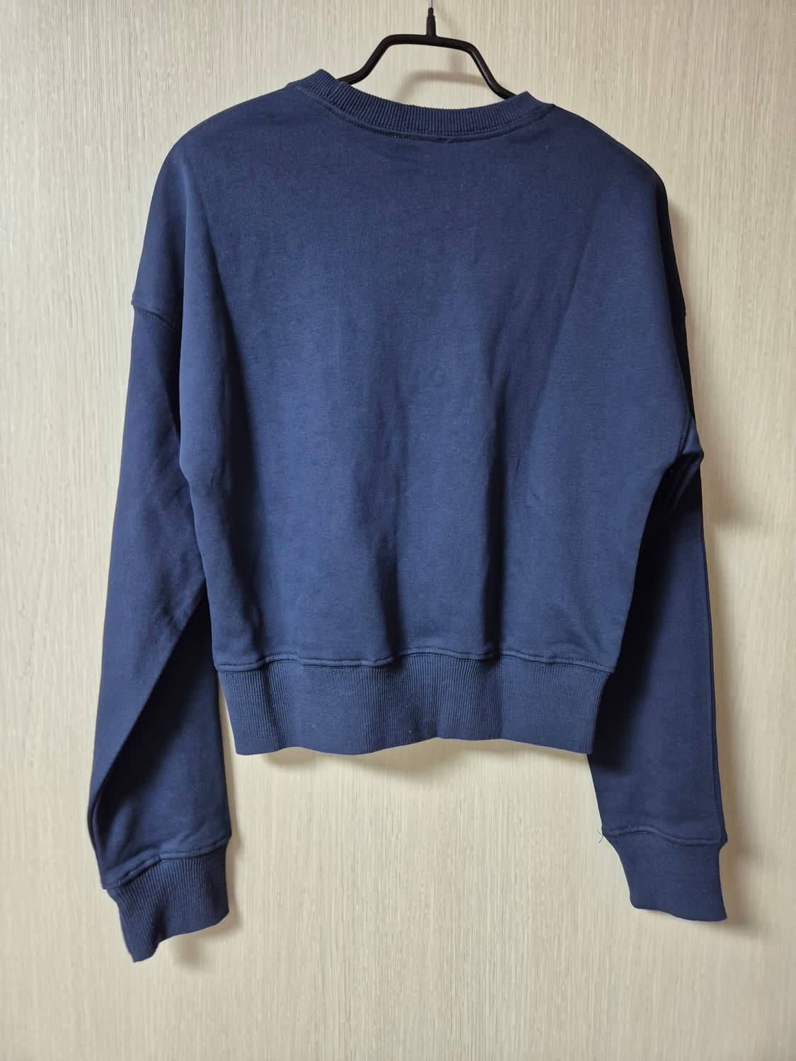 (새제품) 마리떼 프랑소와저버 크롭 맨투맨 네이비 상품이미지4