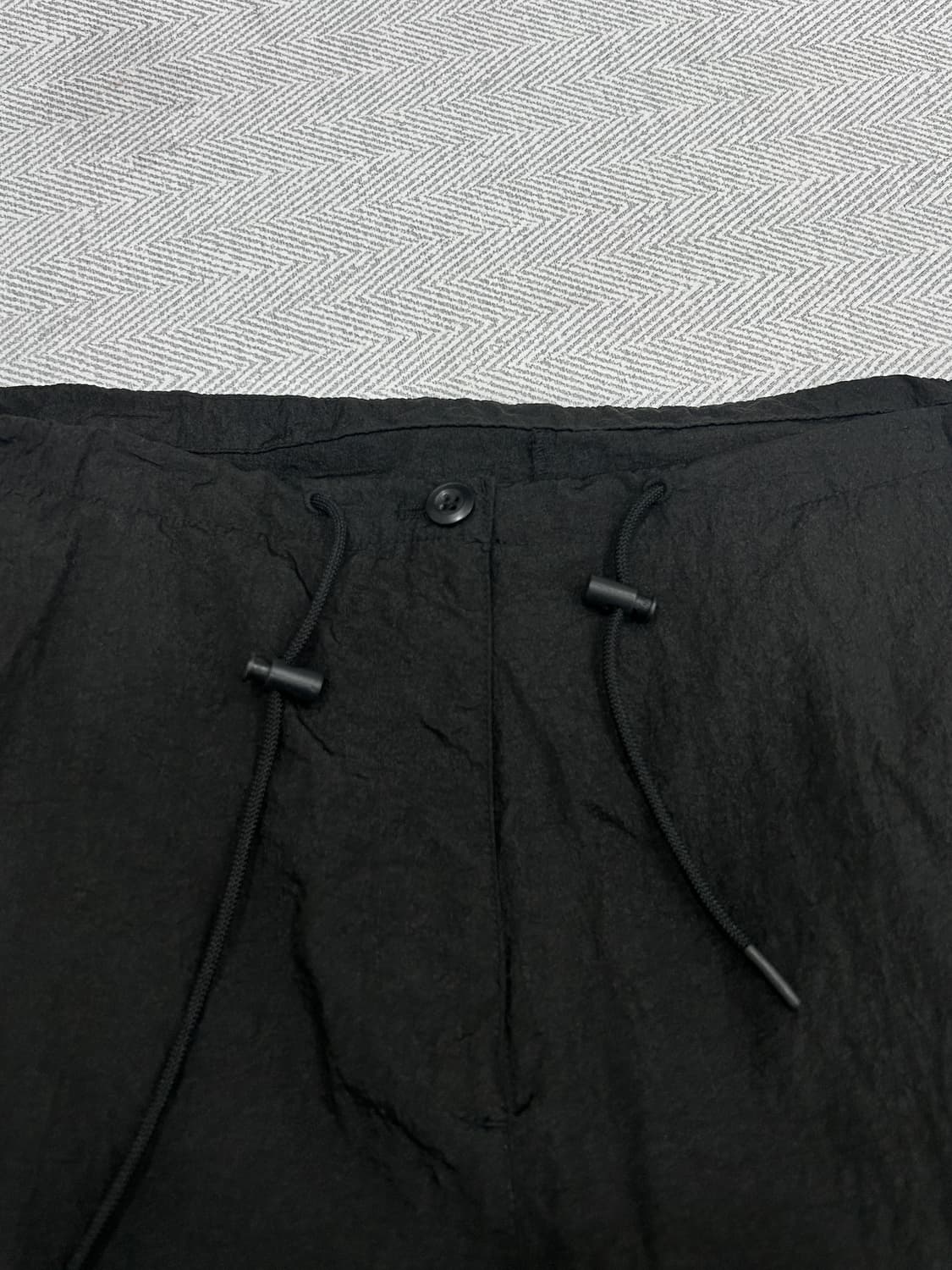 무신사 무탠다드 우먼즈 브라이트 나일론 파라슈트 팬츠 블랙 상품이미지5